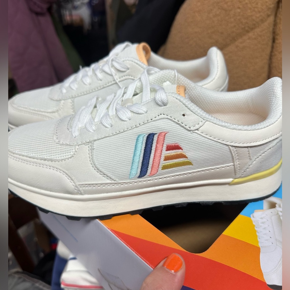 NWT Aldi gear sneakers, white